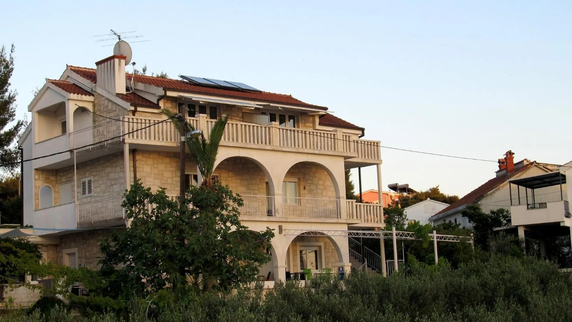 Apartment For Two Persons With Sea View In Trogir Near The Beach