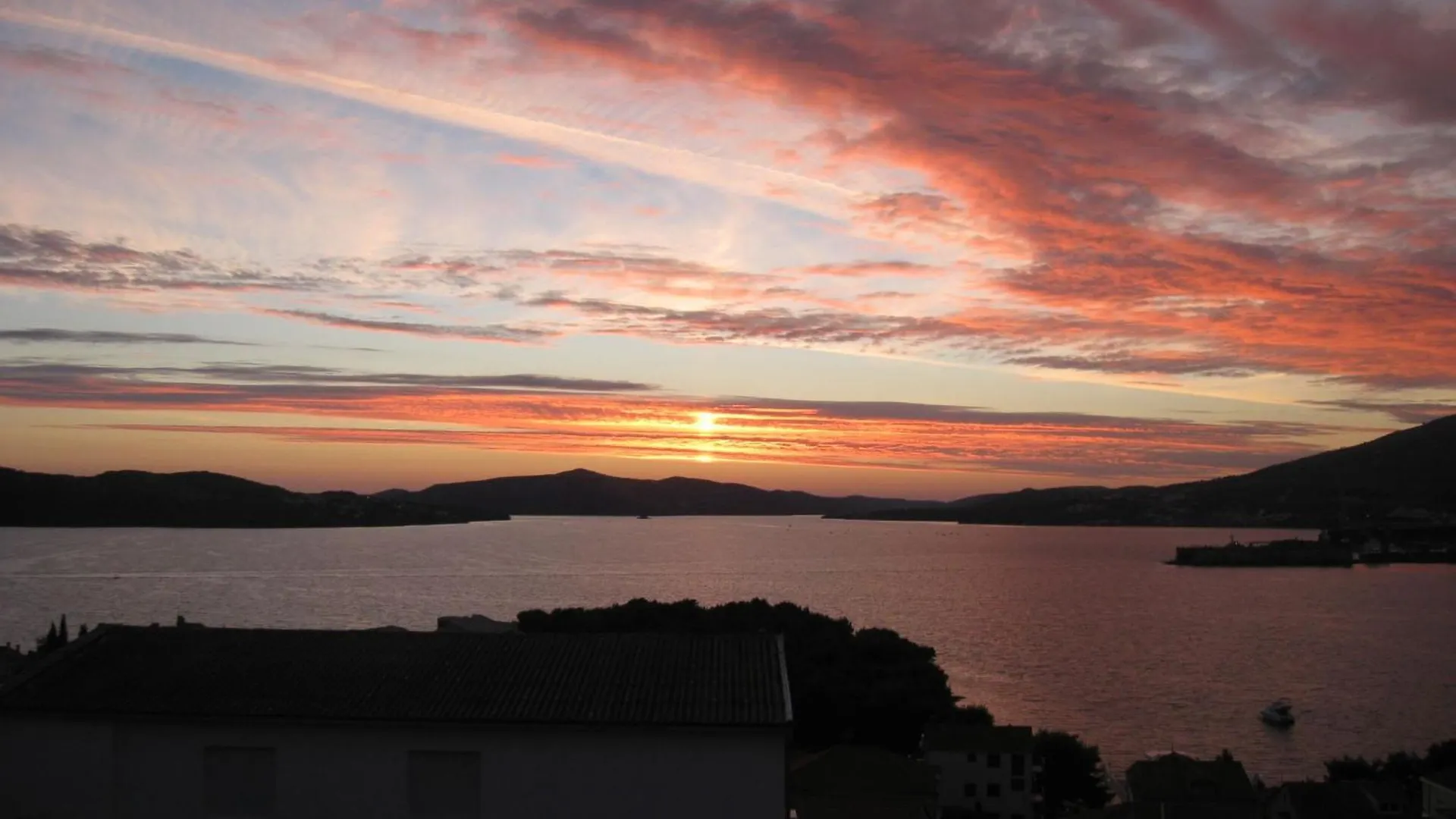 Apartment For Two Persons With Sea View In Trogir Near The Beach Croatia